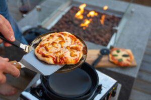 Omnia lanceert compacte pizzaoven voor op het kookvuur